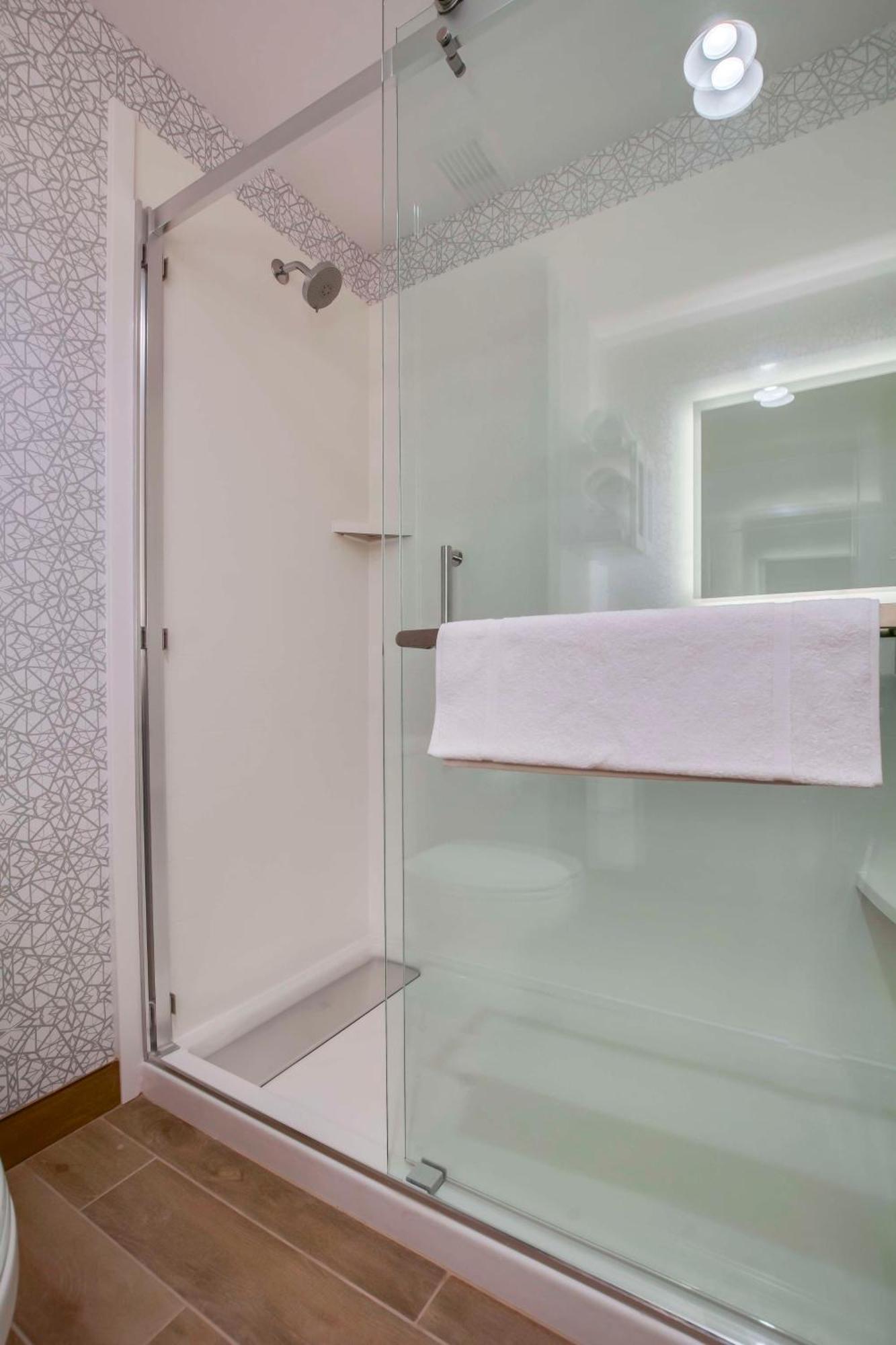 Hampton Inn & Suites By Hilton Louisville East Oxmoor エクステリア 写真