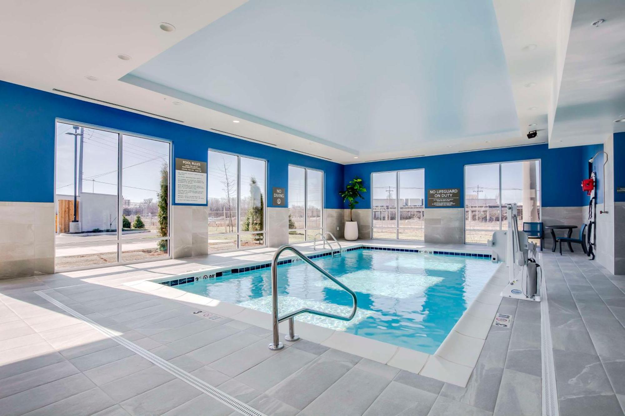 Hampton Inn & Suites By Hilton Louisville East Oxmoor エクステリア 写真
