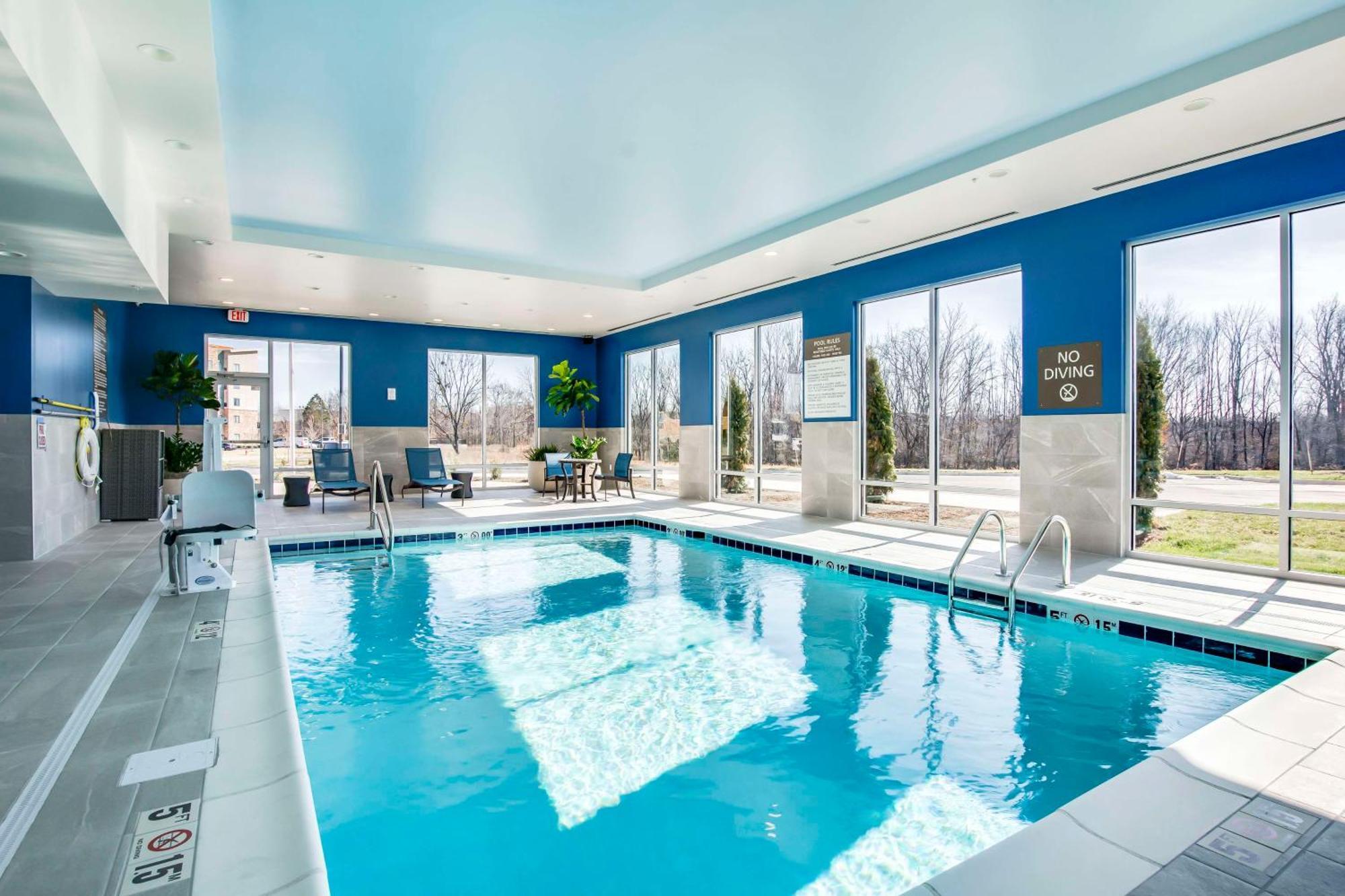 Hampton Inn & Suites By Hilton Louisville East Oxmoor エクステリア 写真